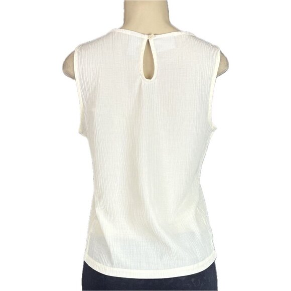 Jaclyn Smith S Cream Textured Crew Neckline Keyhole Back Neck Sleeveless Blouse - Picture 4 of 6